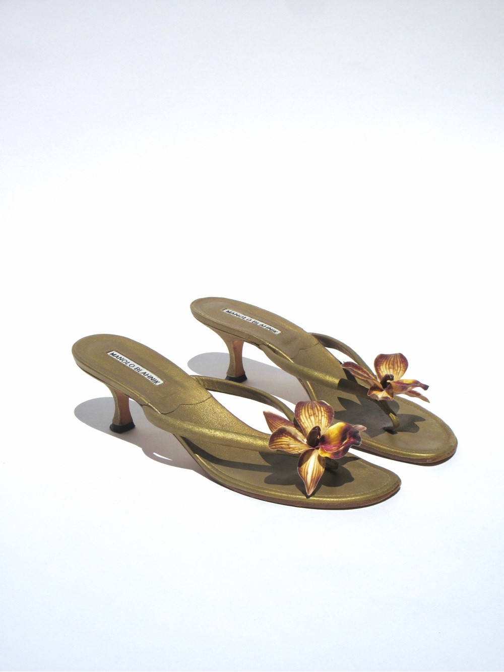 Reworked Upcycled Manolo Blahnik Muted Gold Orchid Kitten Heels - Picture 4 of 7